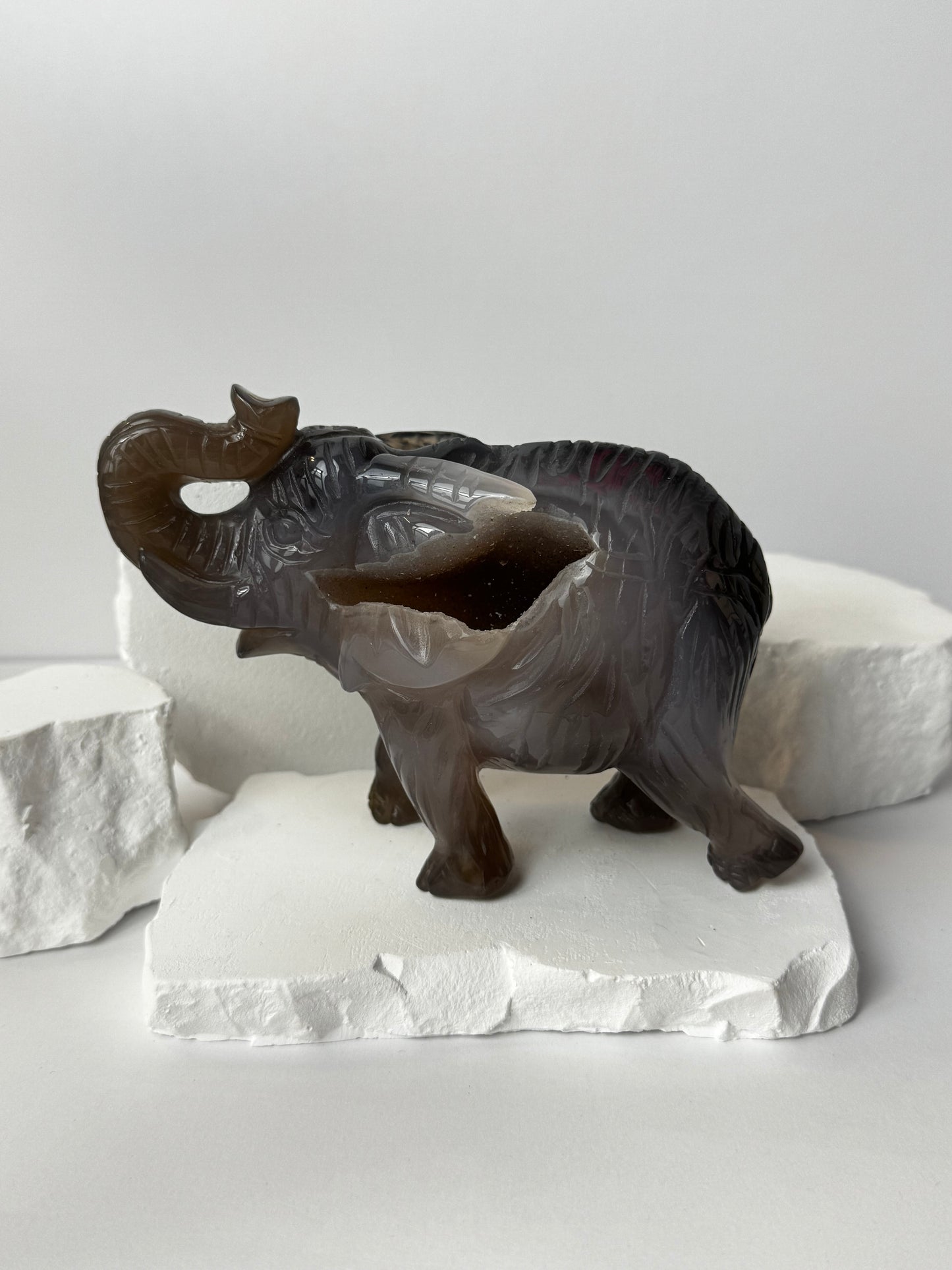 Druzy Agate – Elephant Carving
