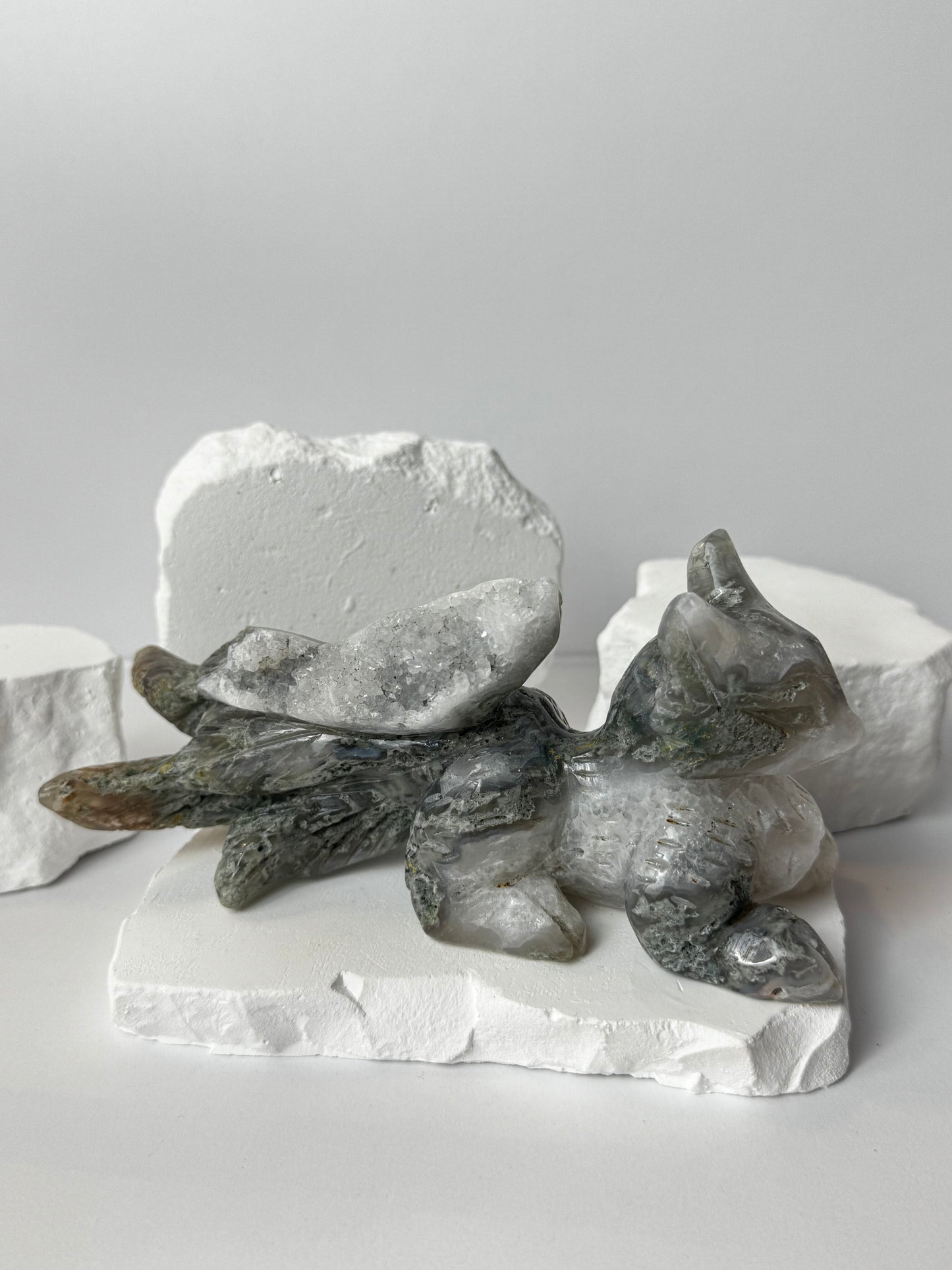 Druzy Moss Agate – Nine-Tailed Fox Carving