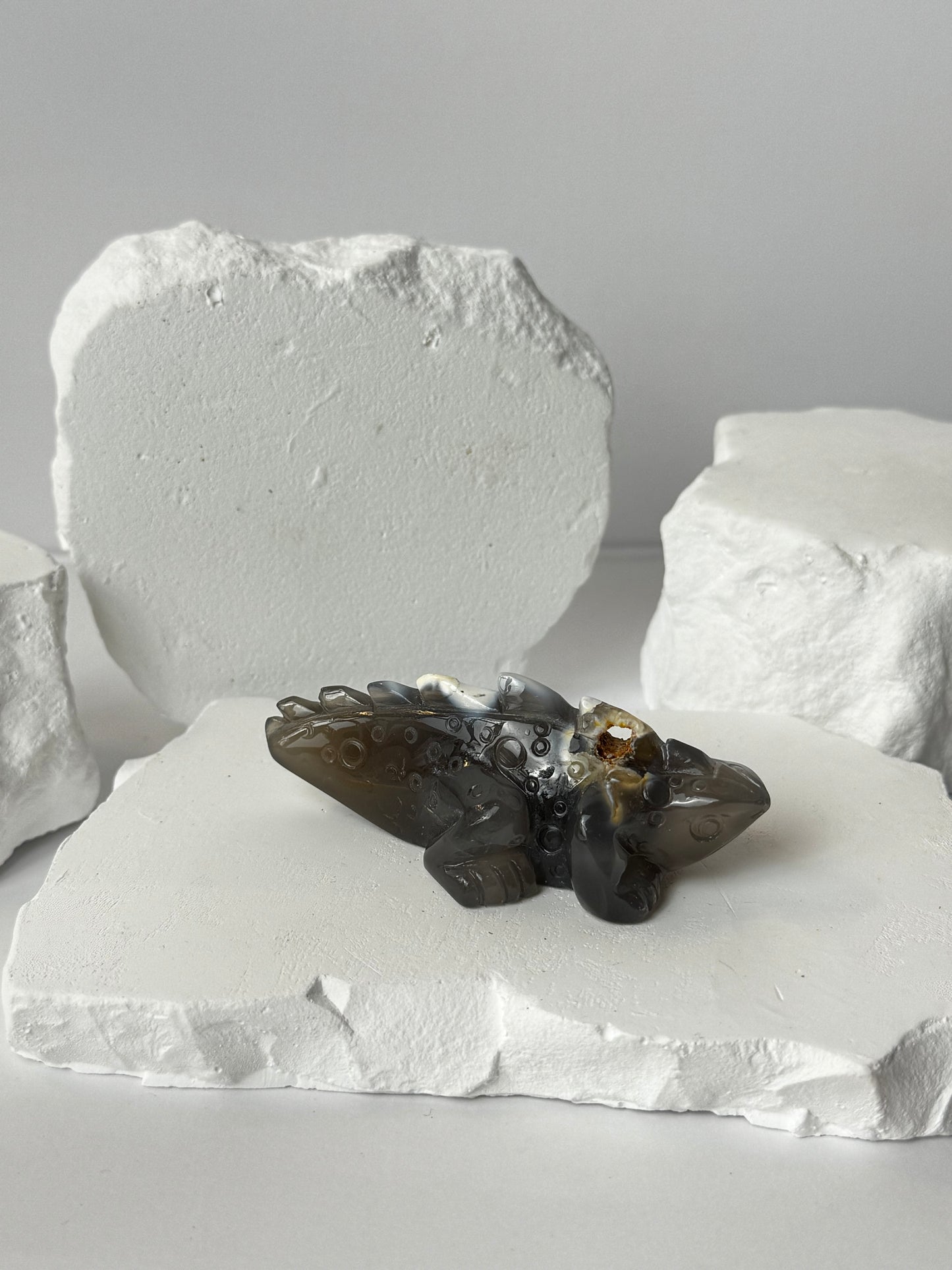 Orca Agate – Lizard Carving