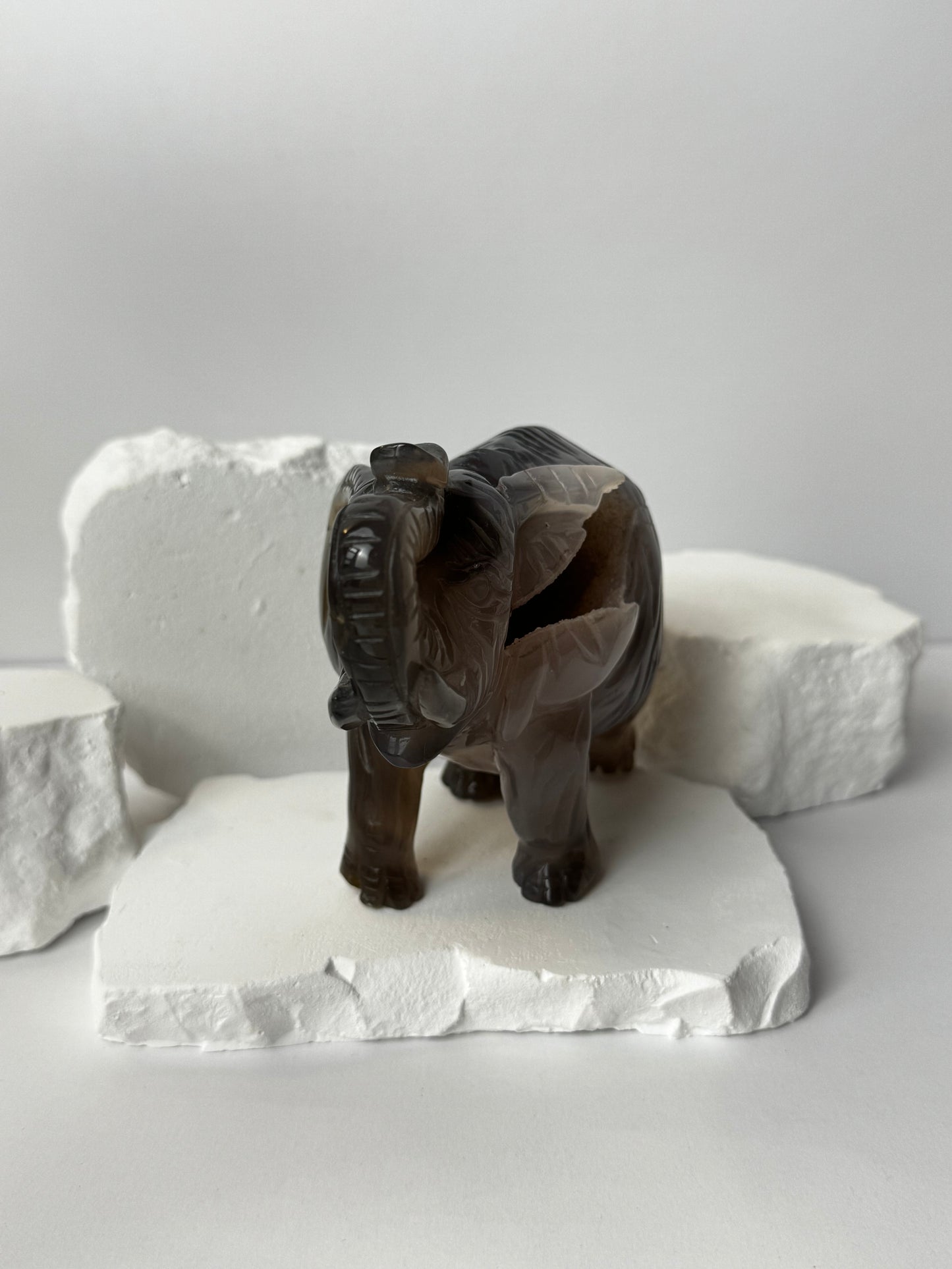 Druzy Agate – Elephant Carving