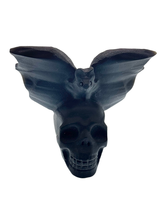 🦇 Obsidian Schädel mit Fledermaus – Carving