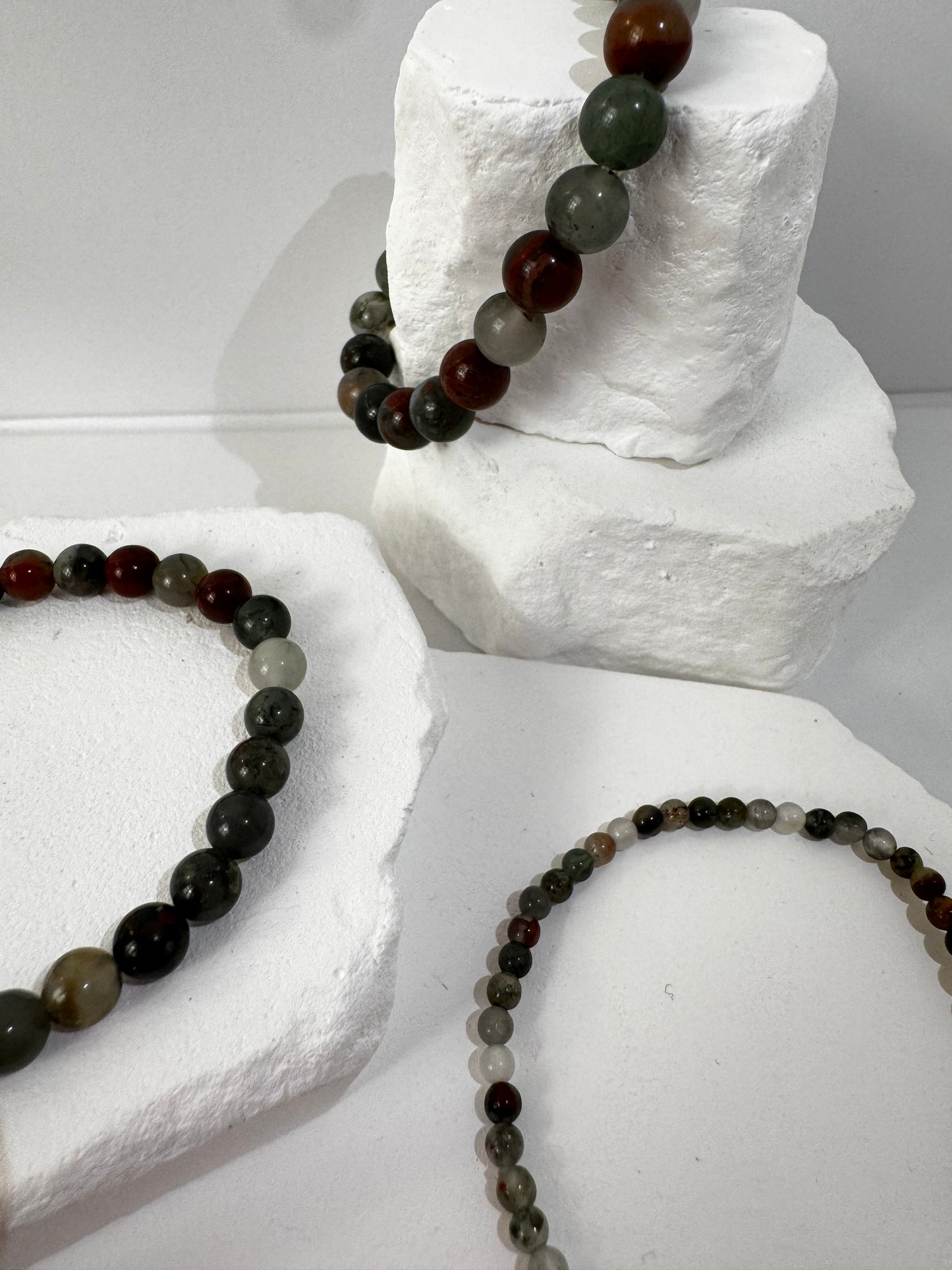 Bloodstone Armband – „Wenn dein Herz im Rhythmus der Erde schlägt“