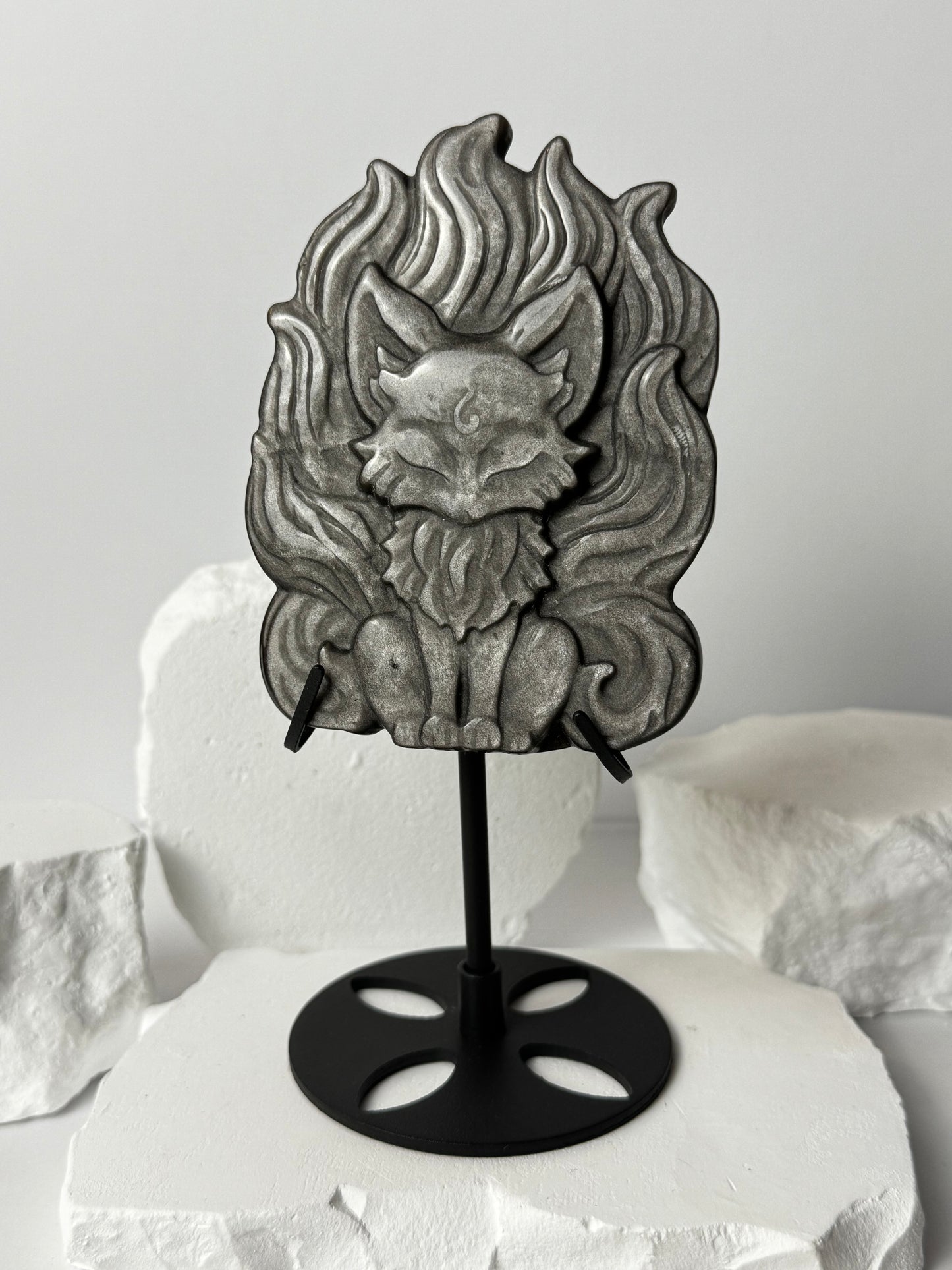 Silver Obsidian Ninetail Fuchs – auf Stand