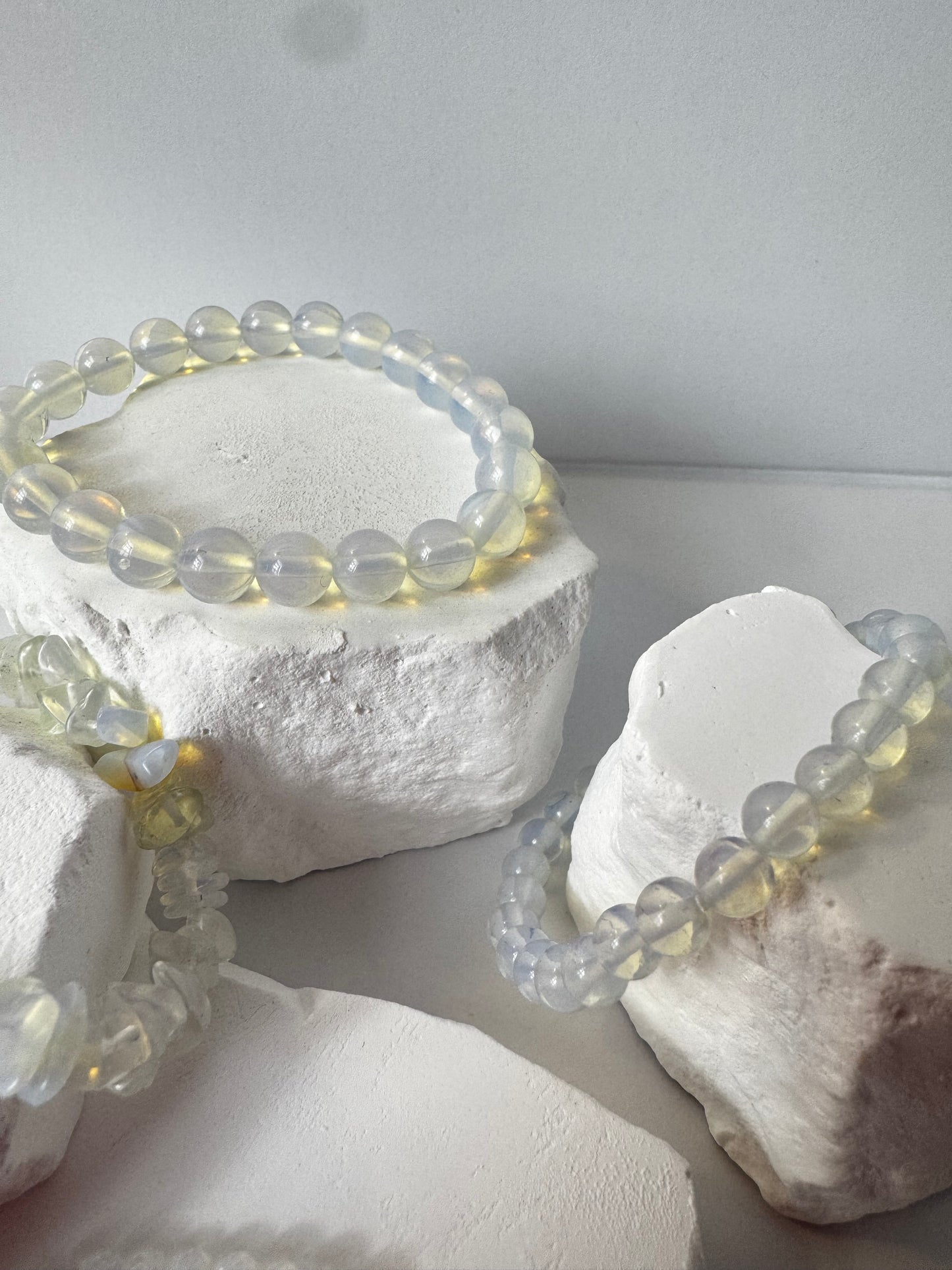 Opalite Armband – „Wenn Licht träumen lernt“