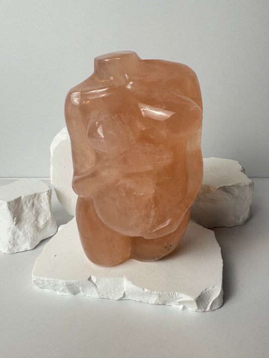 XL Rose Quartz – Pregnant Body